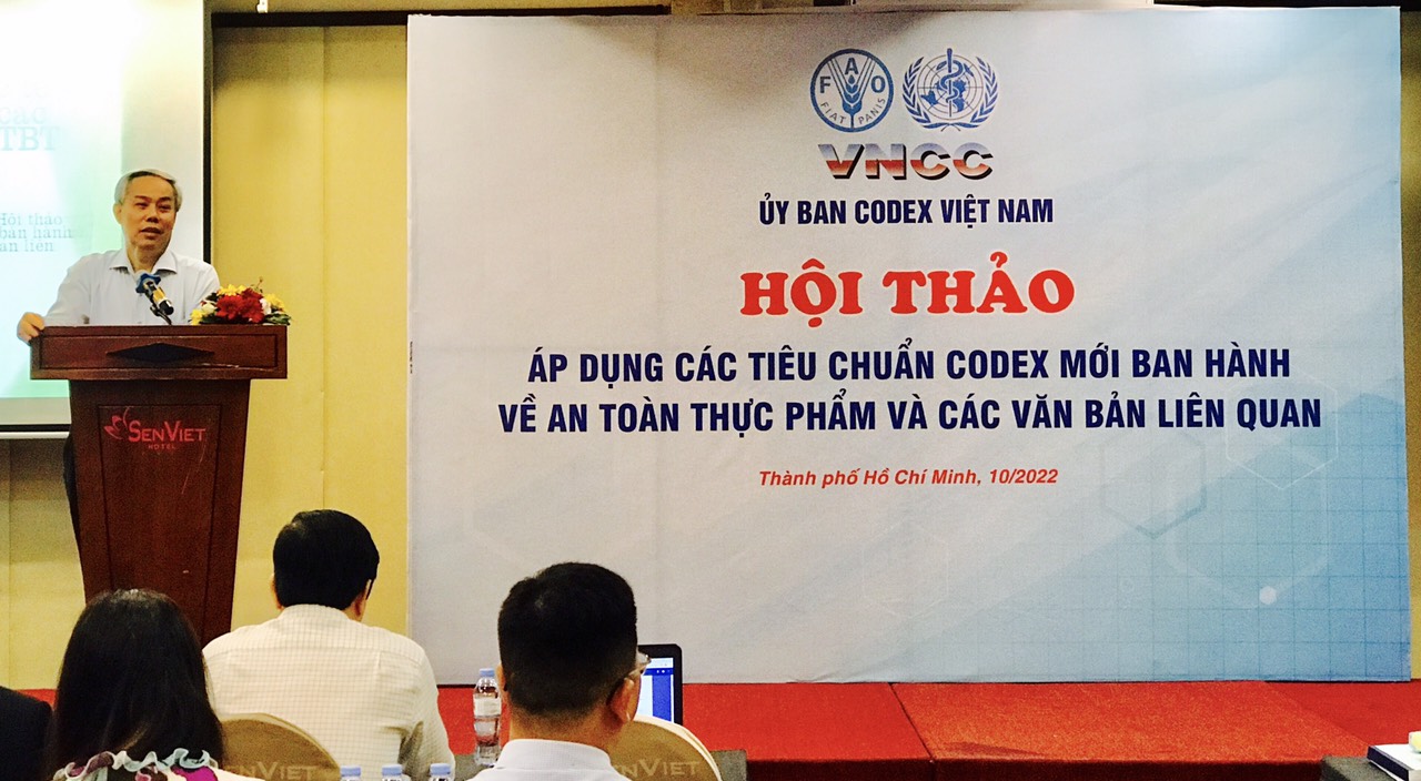 TS. Nguyễn Hùng Long, Phó Cục trưởng Cục An toàn thực phẩm phát biểu chào mừng các đại biểu tham dự và chủ trì Hội thảo.